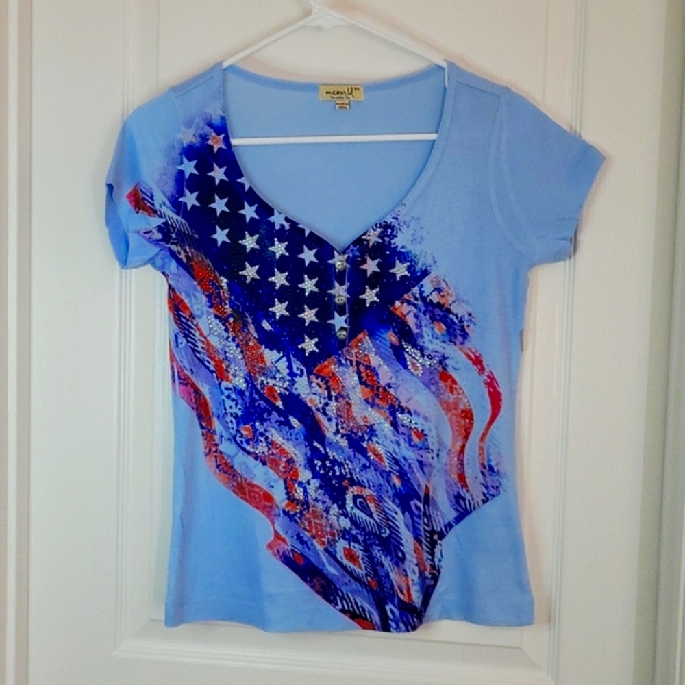 ONE WORLD V-neckPatriotic T-shirt